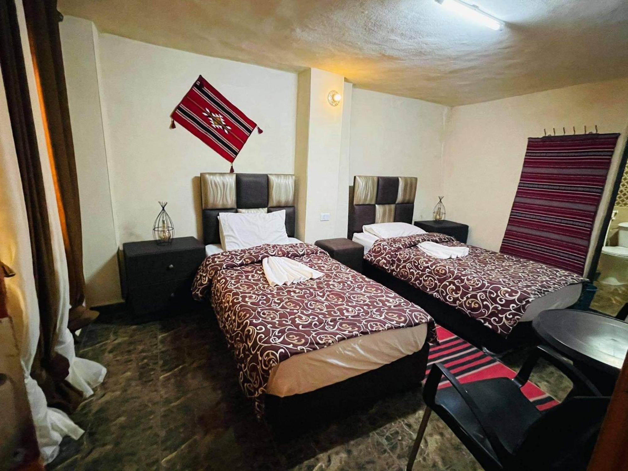 Dana Gate Lodge Room photo